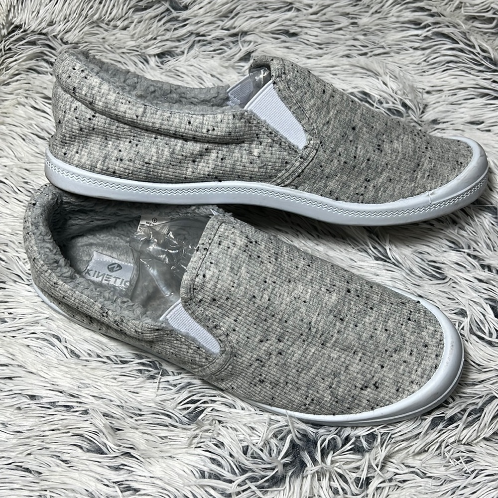 Kinetic Sz 8 Light Grey Ribbed Slip On Shoes